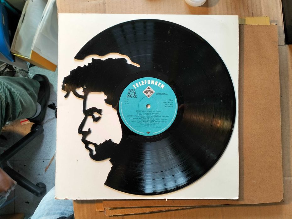 Silhueta decorativa Prince feita de um disco de vinil LP