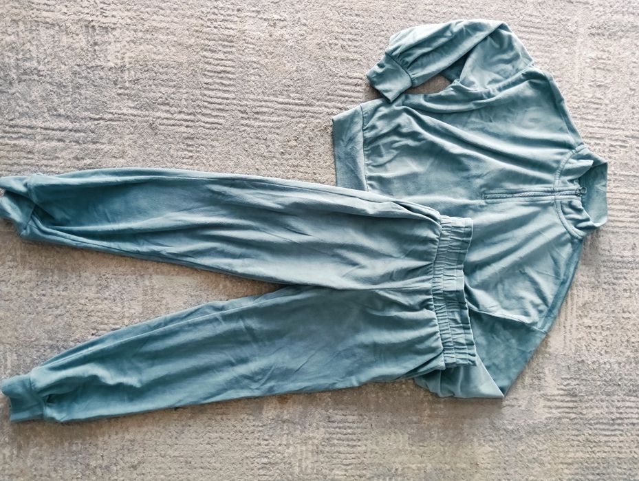 Dres welurowy zielony Pepco 140