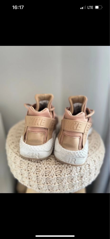 Nike air huarache rose gold