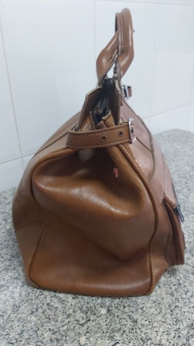 7€ Vendo bolsa, de viagem,em couro camel