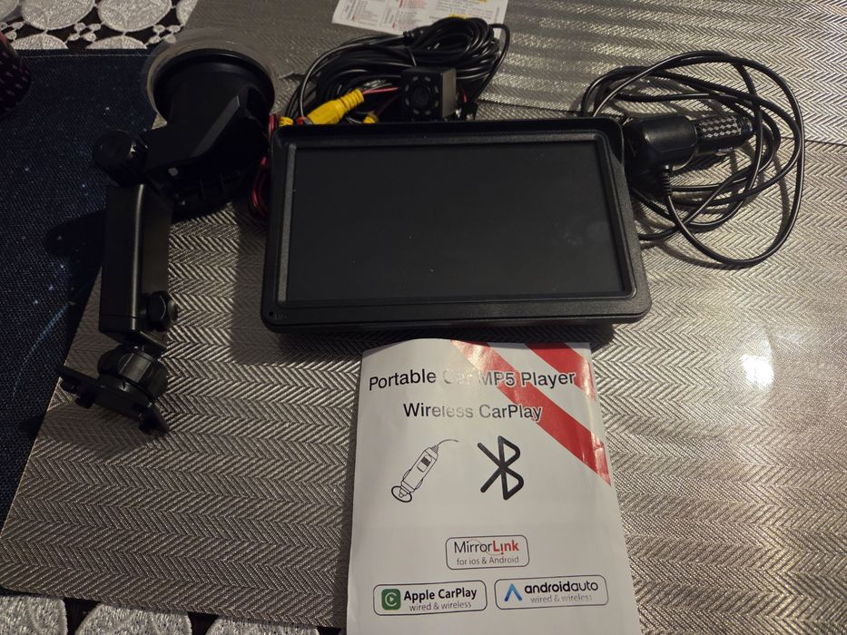 przenośny odtwarzacz MP5 wraz z akcesoriami