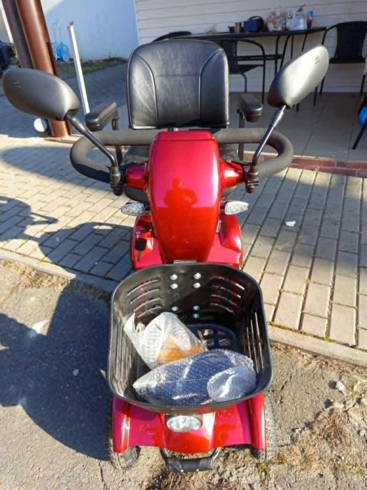 Skuter inwalidzki akumulatorowy nie używany.