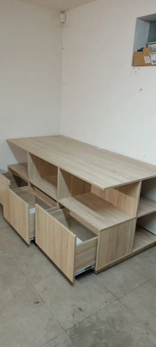 Stół ekspozycyjny do sklepu- biura