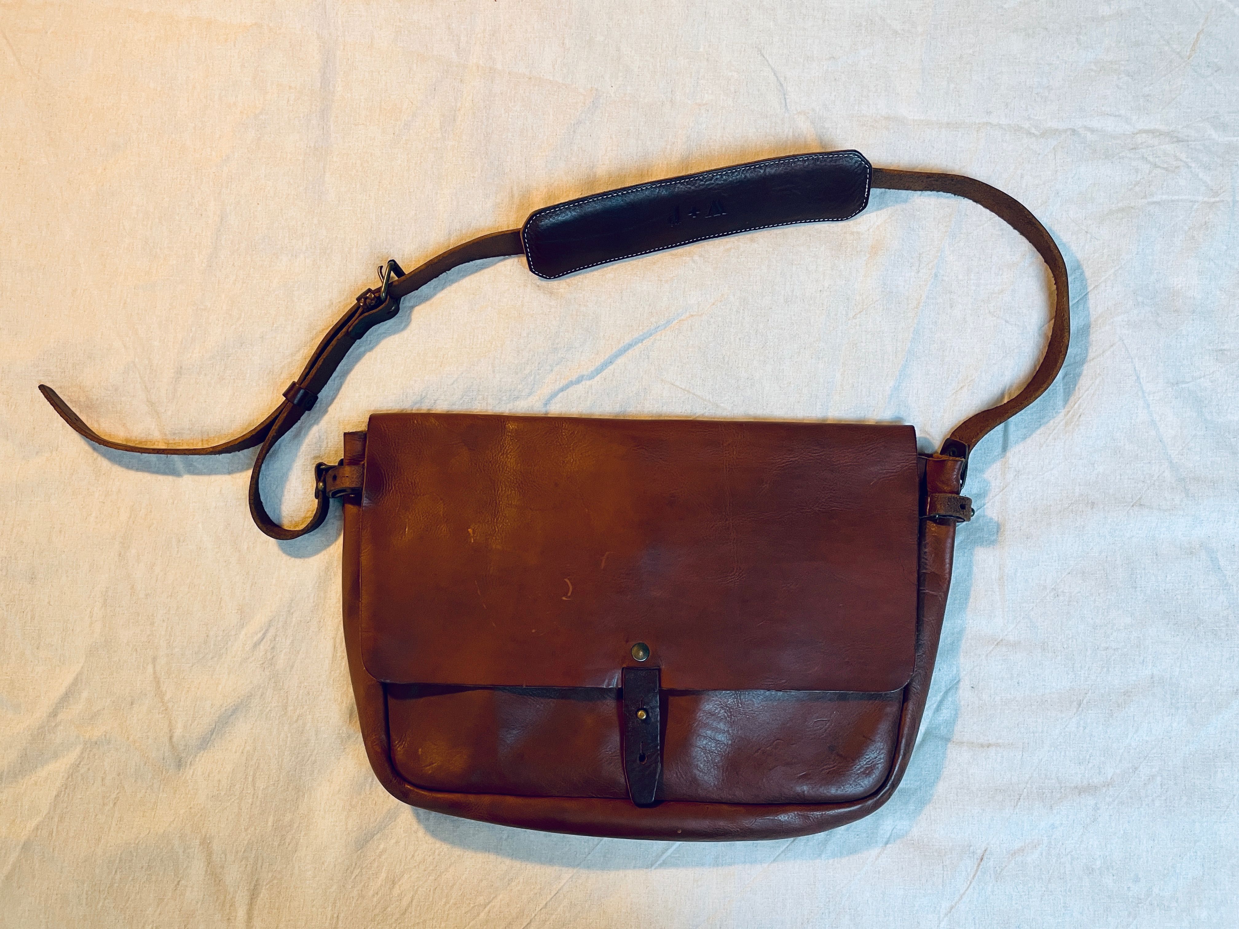 Bolsa ou mala tipo messenger bag vintage em couro