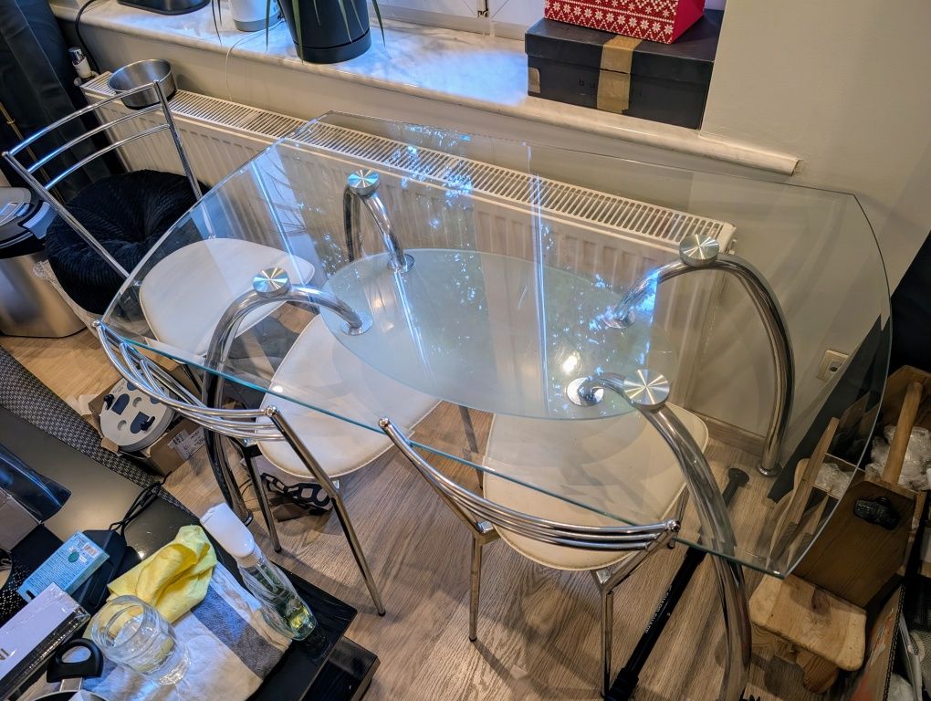 Szklany stół do kuchni 140x70 z krzesłami