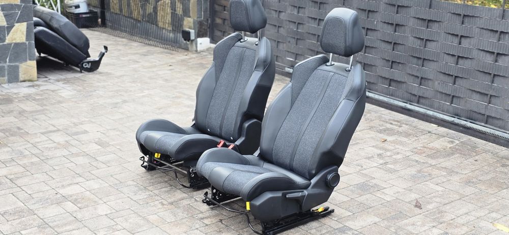 Салон сидіння автосидіння крісла купе відкидні рекаро спорт  комфорт