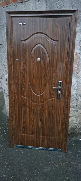 Двері жилізні вхідні