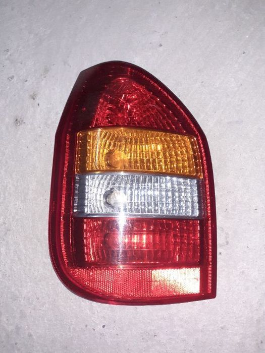 Farol tras lado condutor opel zadira 2001
