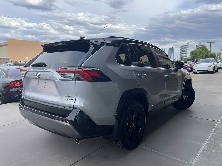 Toyota RAV4      2020