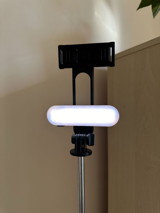 Штатив для телефона зі світлом