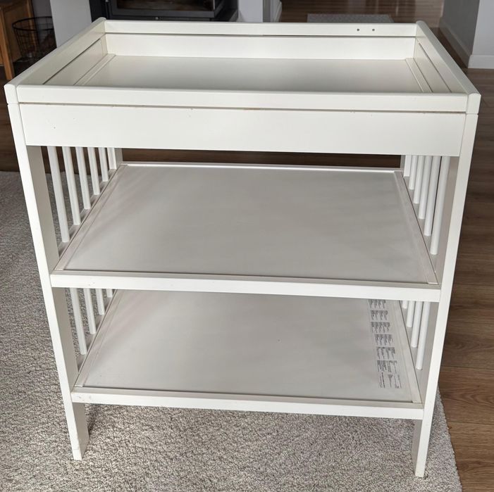Stół do przewijania, regał Ikea
