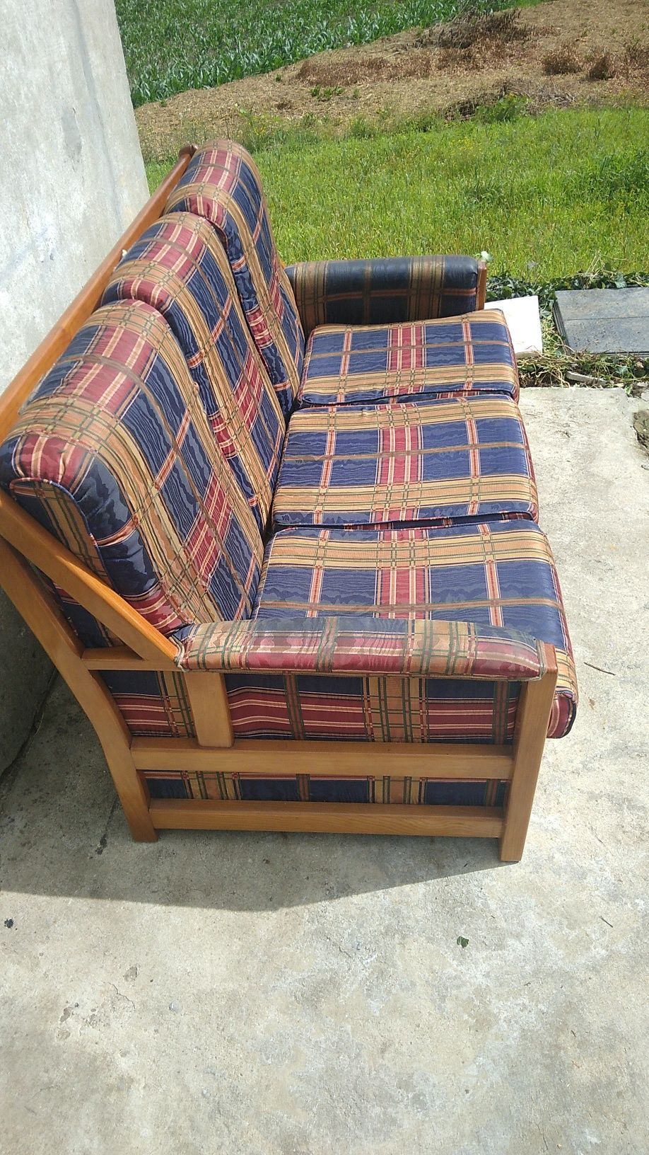 Sofa cama em madeira
