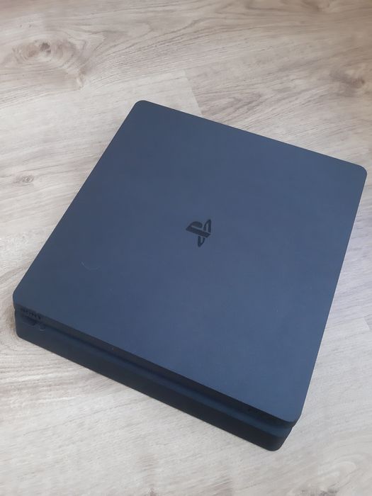 PS4 Slim 500GB CUH-2216A Jet Black — como nova + oferta jogo