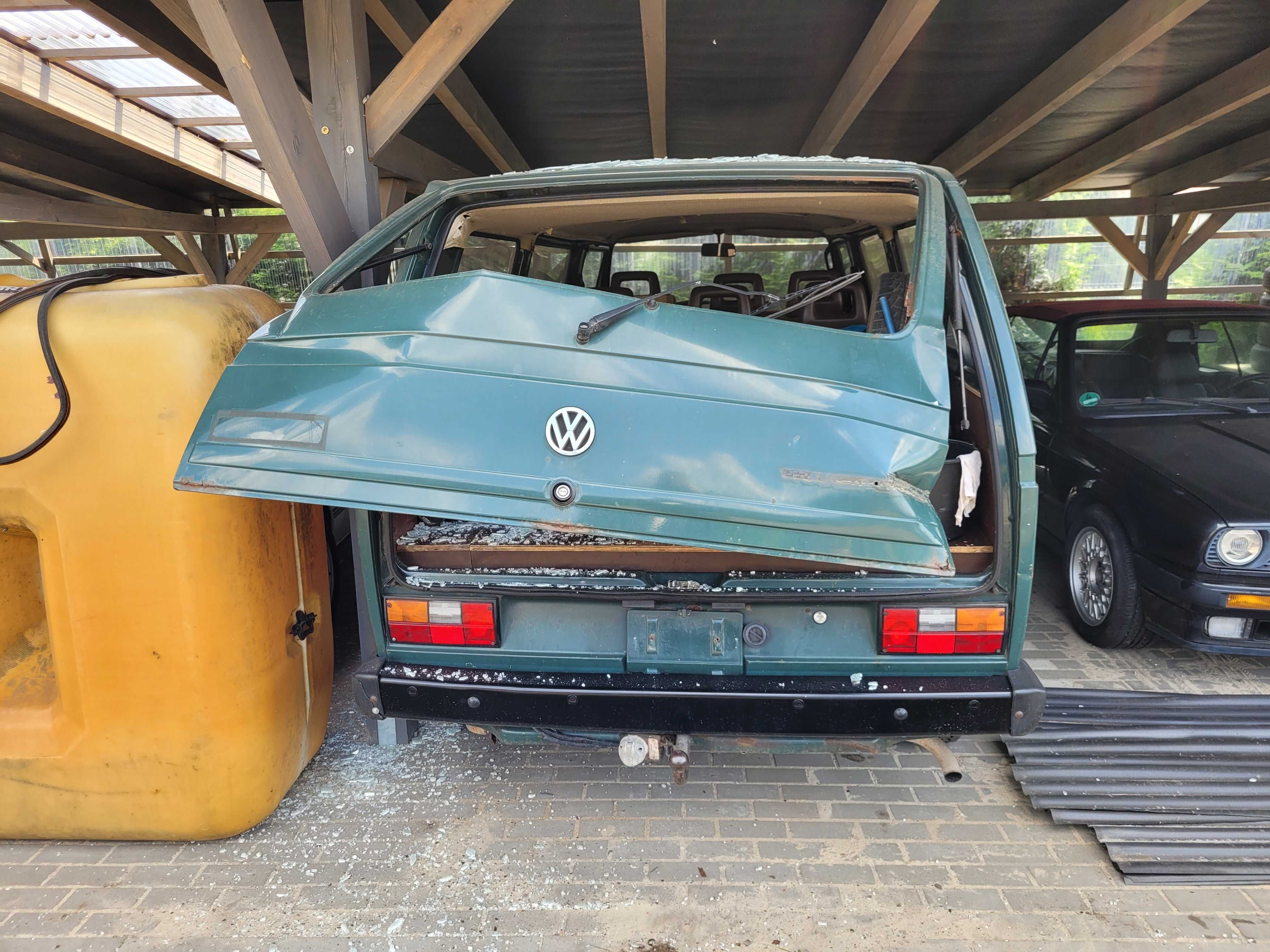 volkswagen t3 bardzo nietypowy model, z tyłu możliwość spania