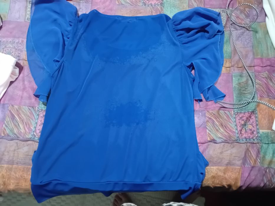 T-shirt roxa  com flores a frente