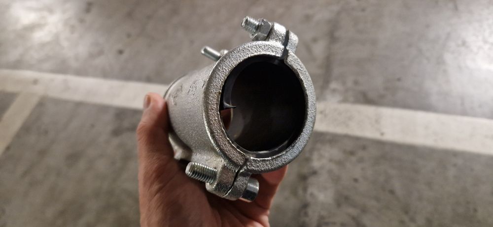 Abraçadeira tapa furos