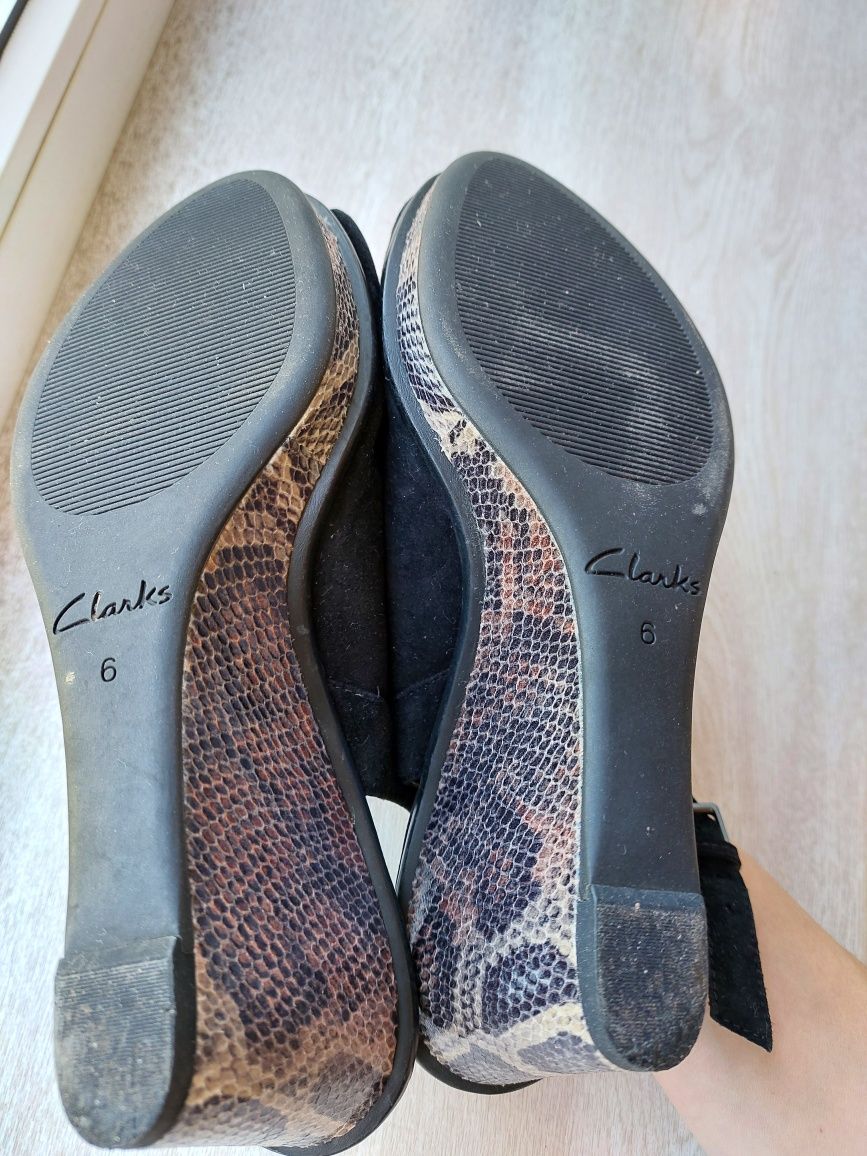 Босоніжки на літо жіночі Clarks