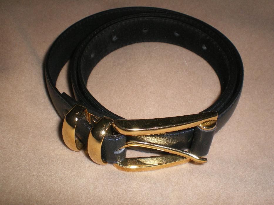 2 Cintos em pele um preto e outro castanho
