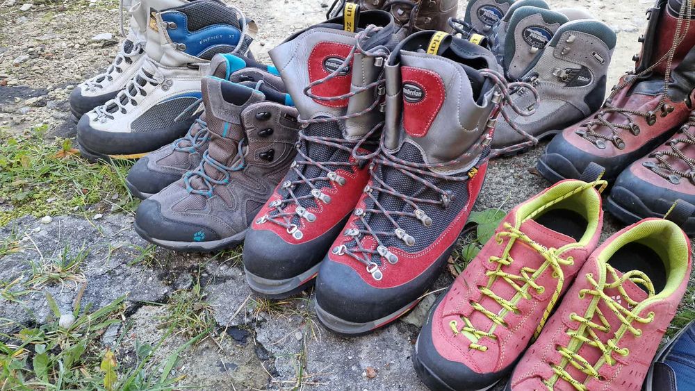 Оренда прокат трекінгового гірського взуття обуви бот для гор карпат