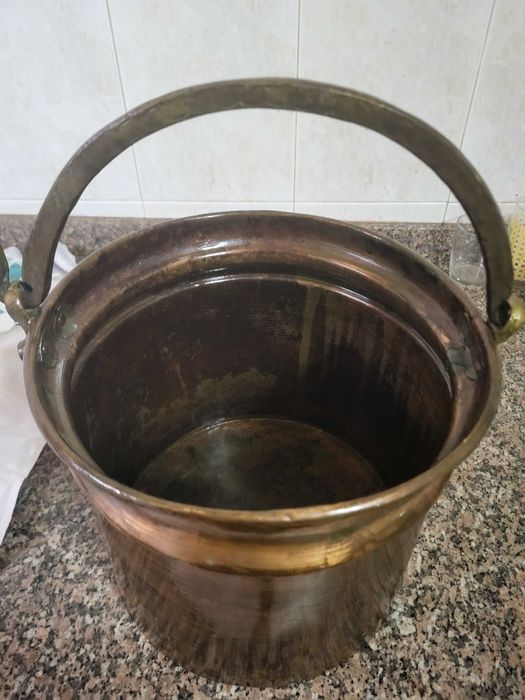 Balde antigo de cobre