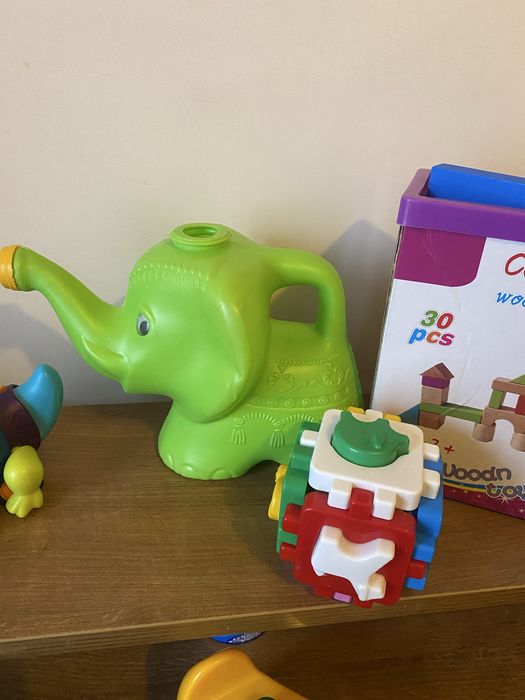 Дерев'яні кубики,куб сортер, стукалка Tolo,каталка Battat