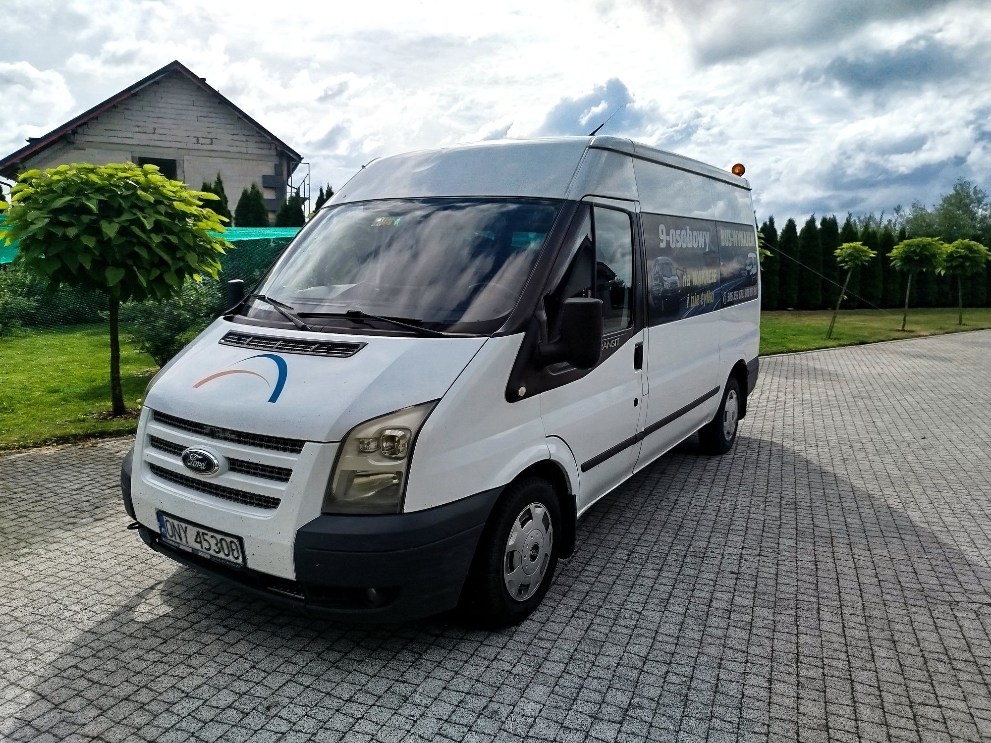 Wynajem busa 9-osobowego