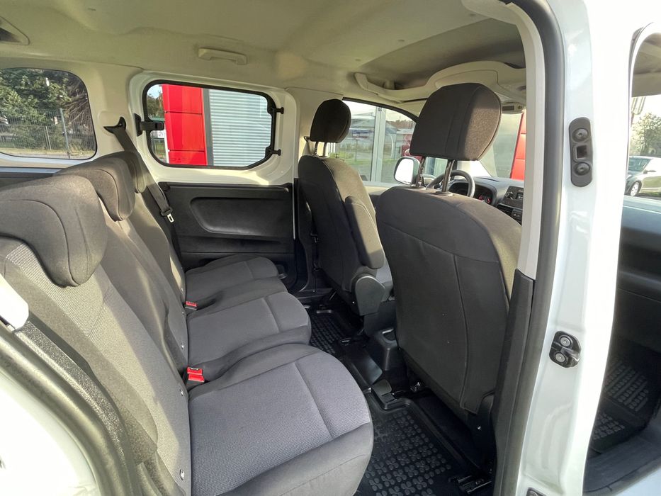 Wypożyczalnia samochodów van 5 osobowy Opel Combo Berlingo Rifter