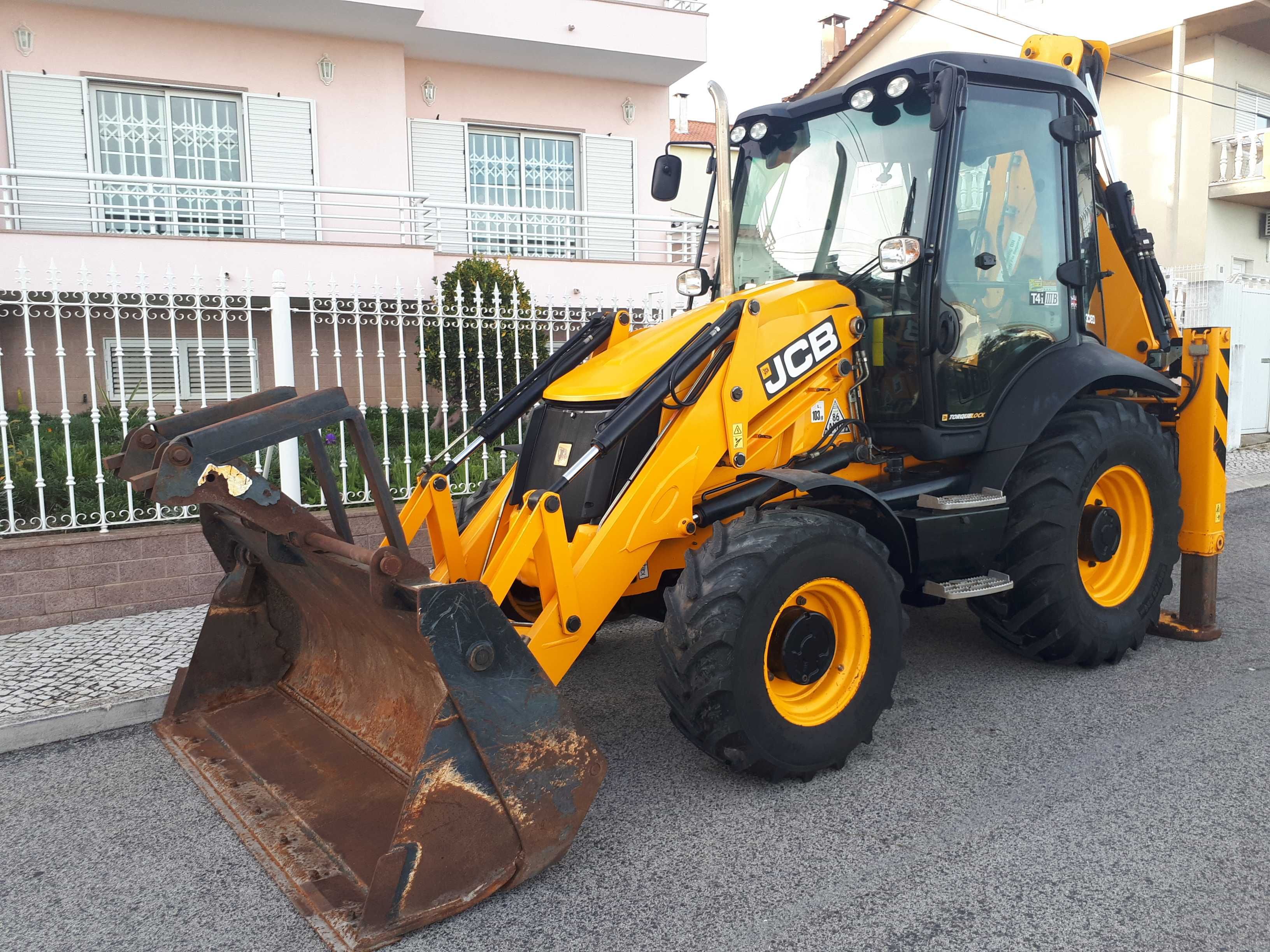 Retroescavadora JCB 3CX com 110 CV (contractor) de 2015