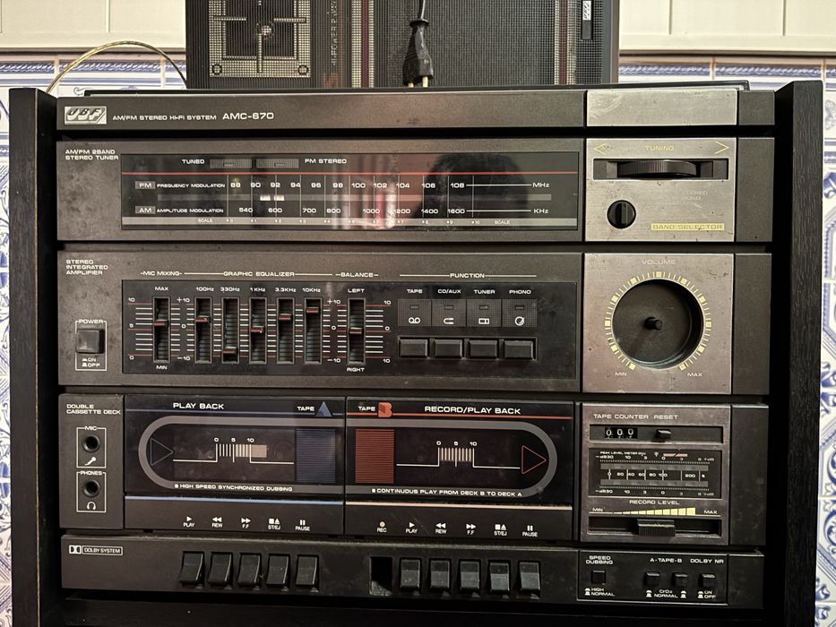 Aparelhagem antiga vintage com leitor de CD/ Cassetes e Vinil