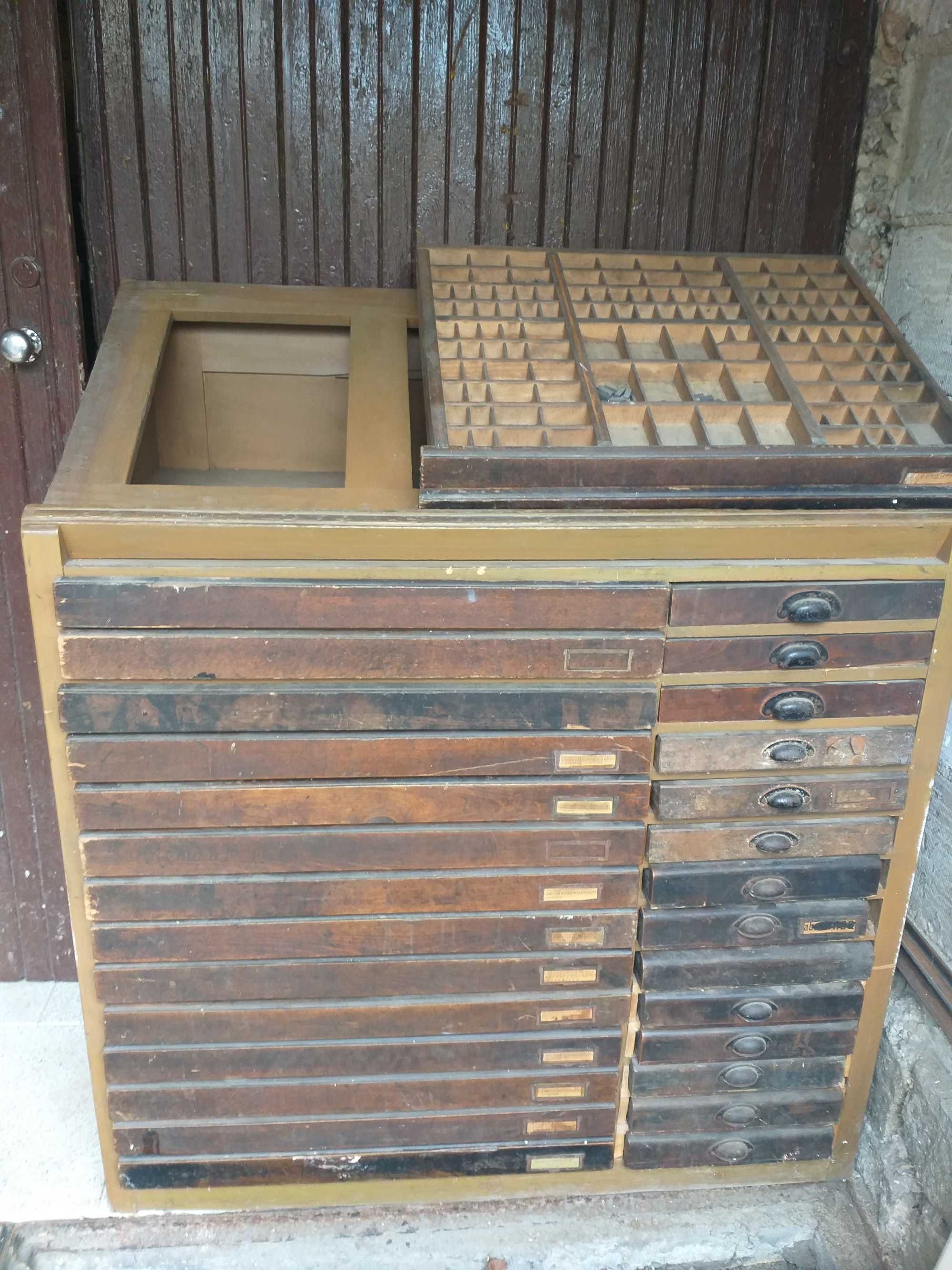 Szafka typograficzna, zecerska z szufladami