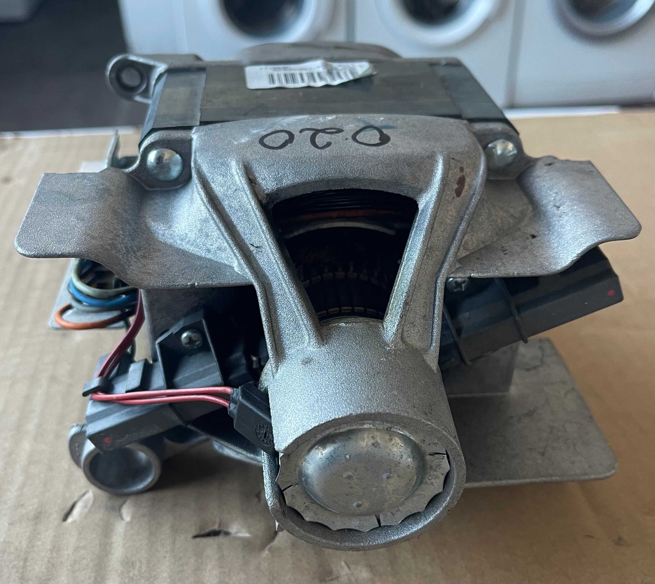 Silnik Whirpool MCA 52/64-148/WHE28