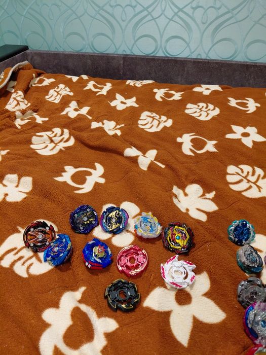 Продам волчки Beyblade