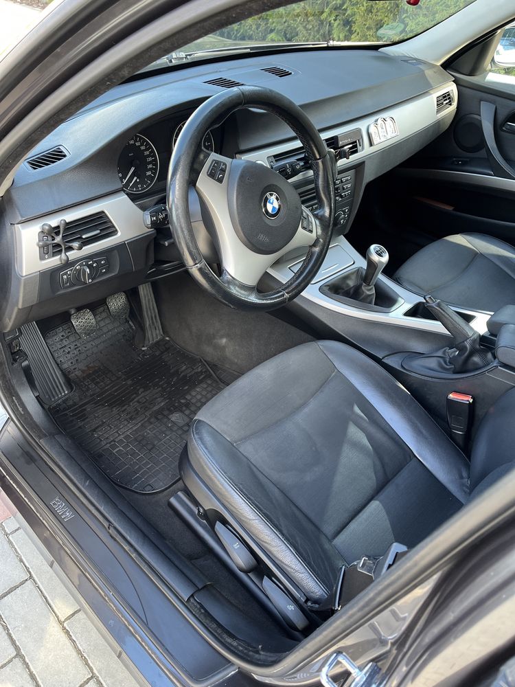 BMW 320i, механічна коробка, бензин