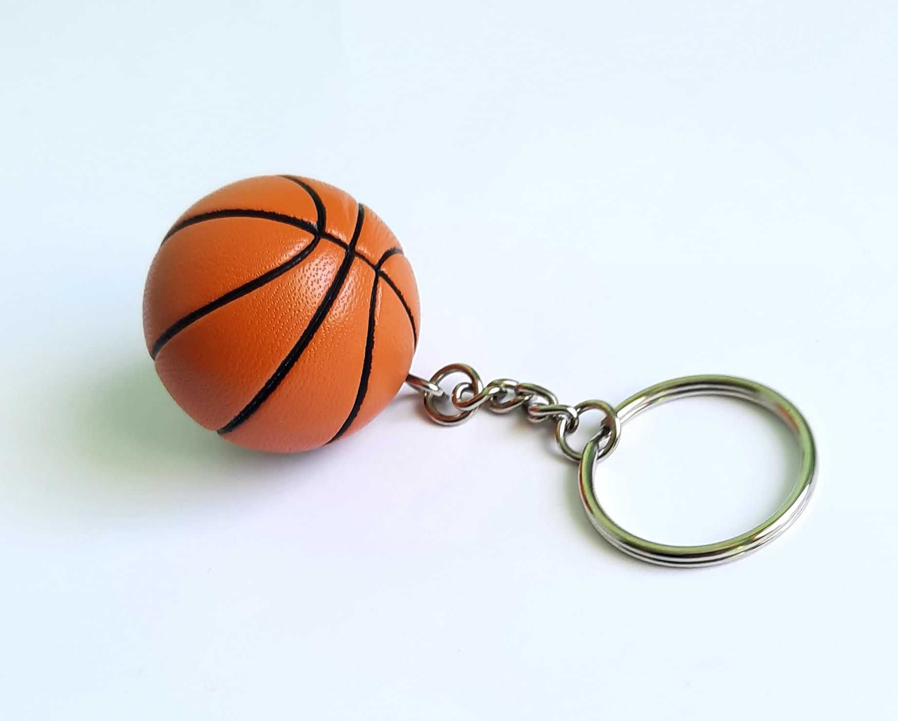 Брелок - футбольний м'яч, баскетбольний мяч. Брелки для спортсменів.