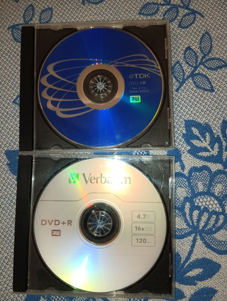 Диски DVD-RW/R а також пусті коробки як на фото
