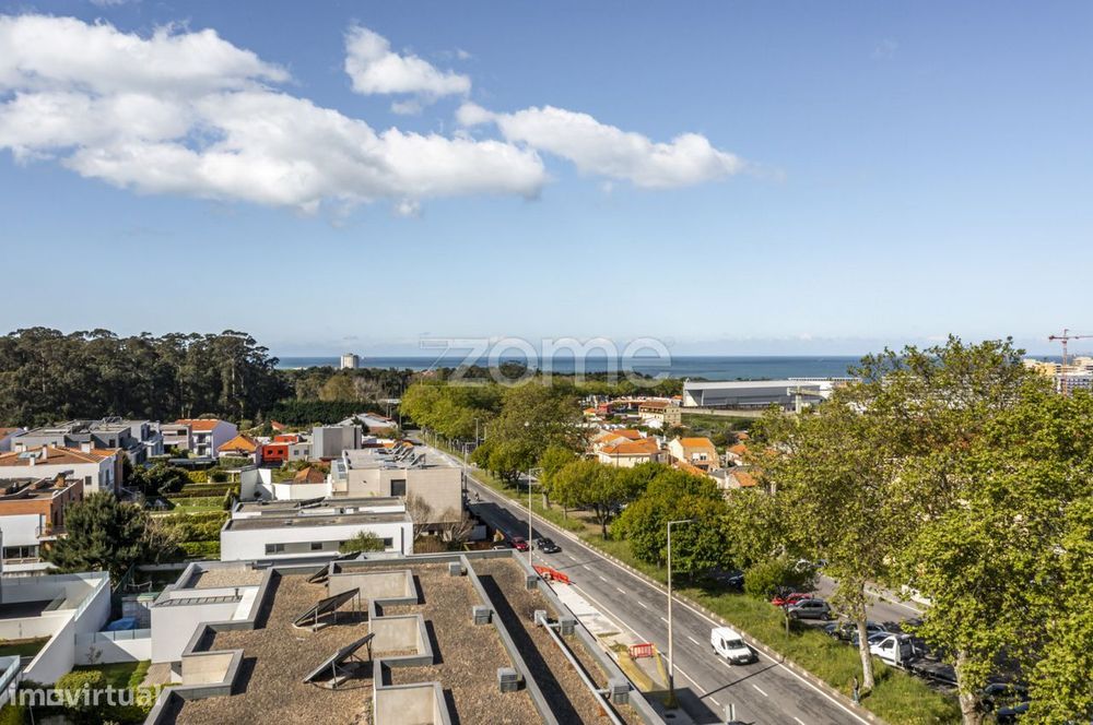 Moradia T4 com piscina, 2 terraços e ascensor junto à CUF, Porto