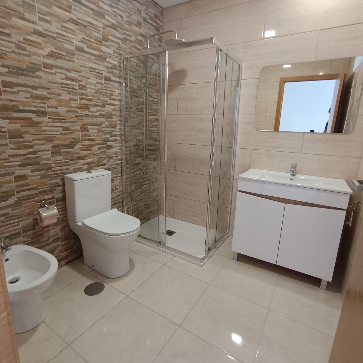 Moradia T3 cozinha Mobilada e 2 WC