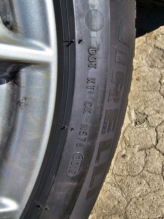 Felgi Aluminiowe Z Oponami Zimowymi Pirelli BMW 17 Cali Et32