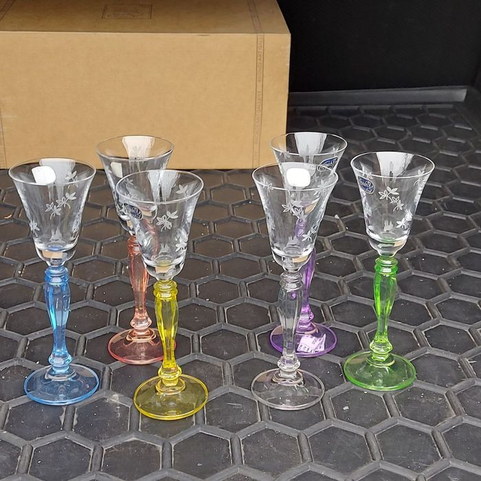 Продаётся набор рюмок