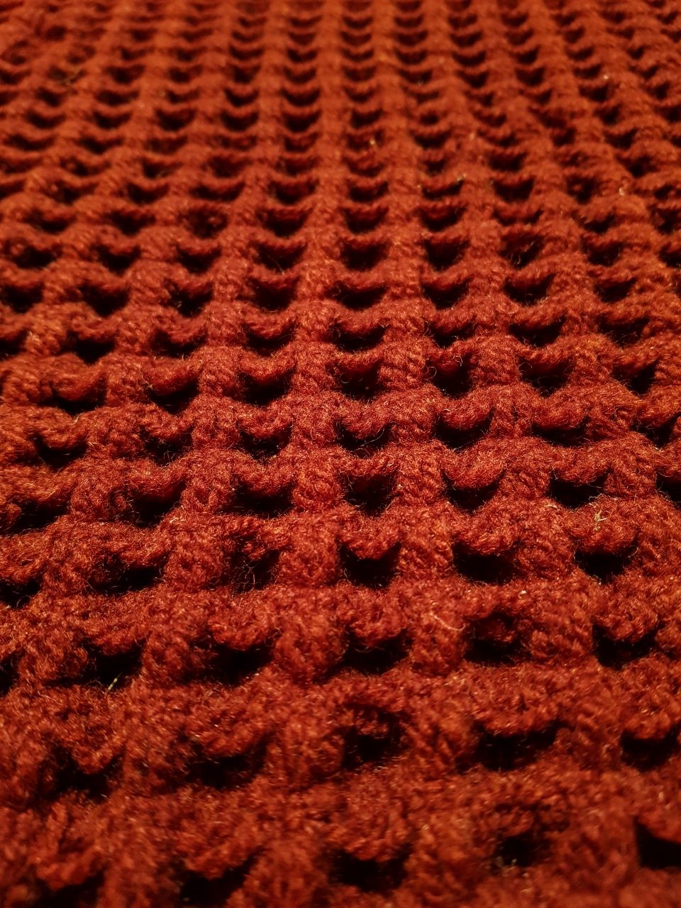 Gruby koc ręcznie tkany wełniany vintage Prl z frędzlami kilim dywanik