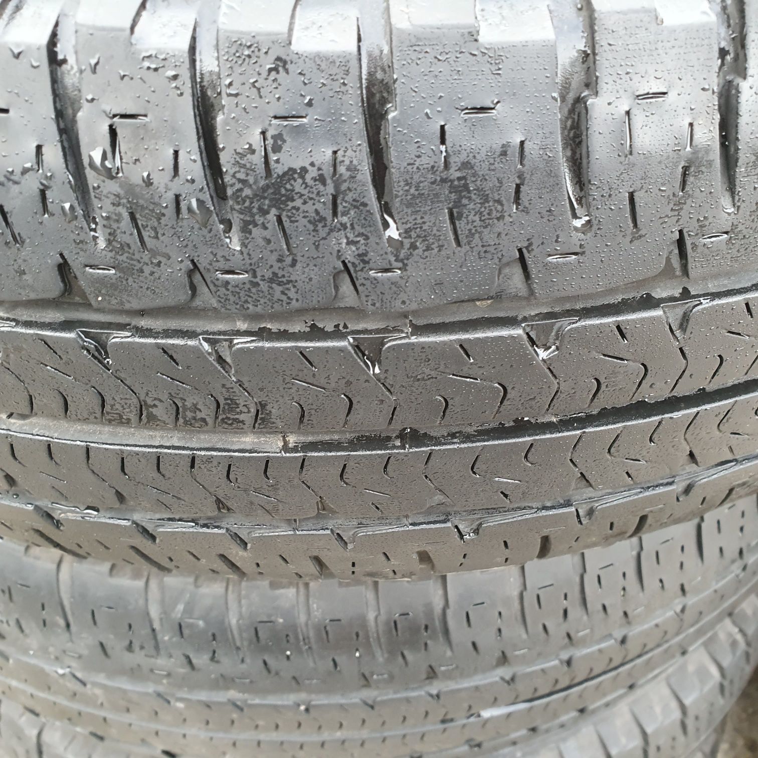 Opony Michelin Agilis Camping 225/75 R 16CP komplet