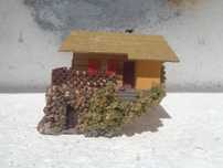 1:87 Faller Casa de montanha para colocar em encosta . Pista comboio