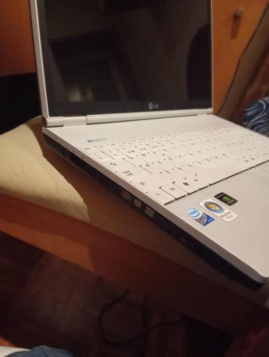 Portátil em bom funcionamento LG