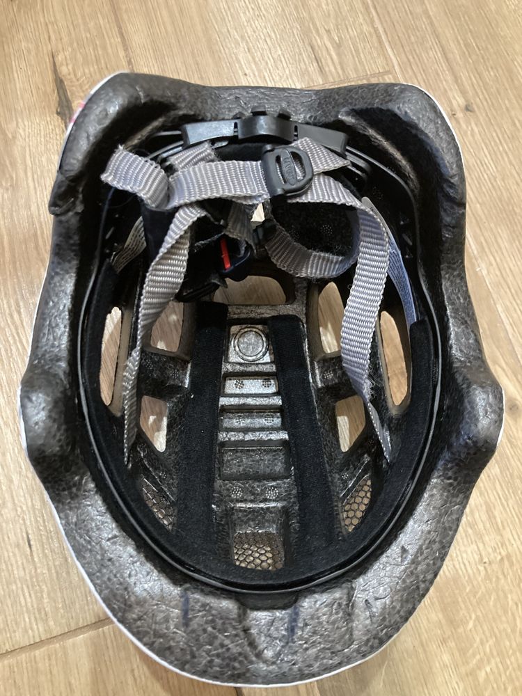 Kask UVEX dla dziewczynki