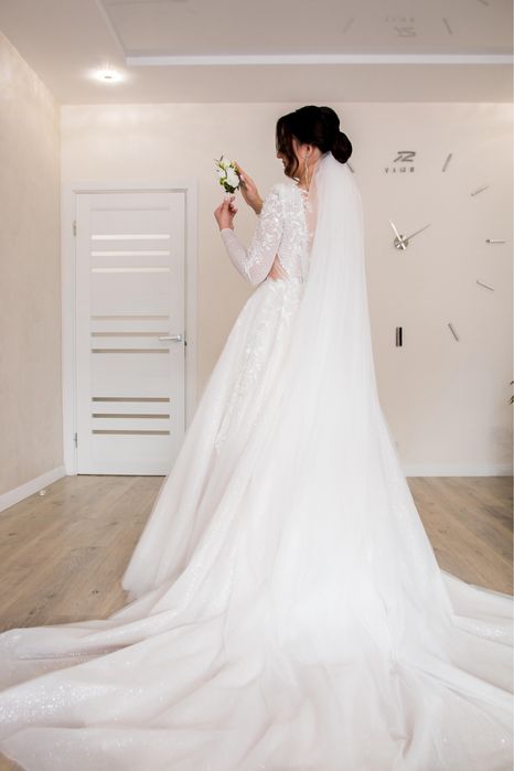 Весільна  сукня