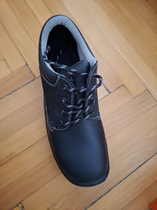 Buty robocze firmy Uvex  rozmiar 44
