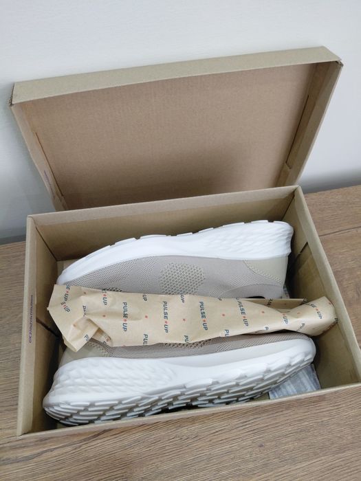 Beżowy buty damskie sportowe skarpety ccc 41