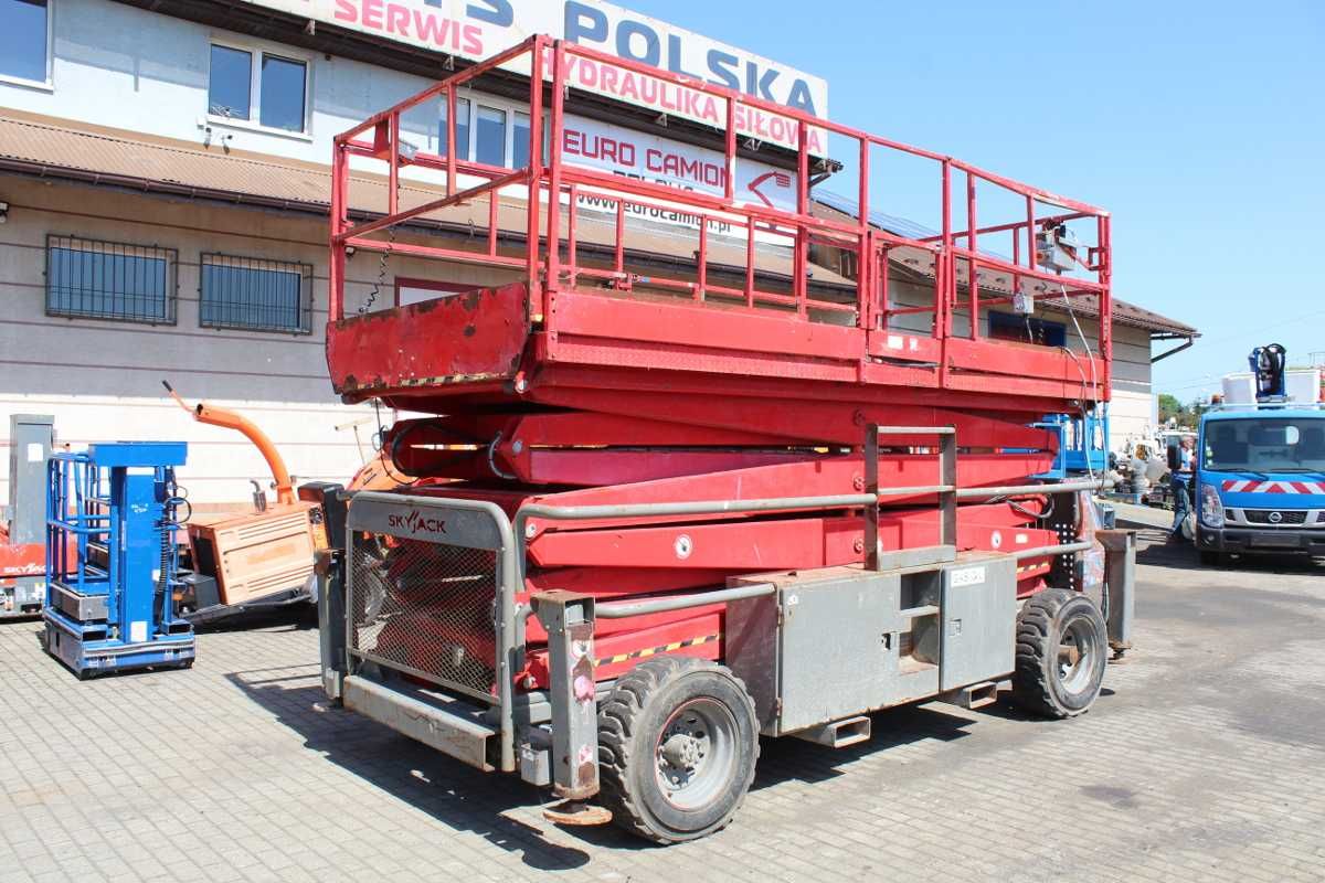 Skyjack SJ9250 - 2013r. nożycowy zwyżka 17m terenowy 4x4 udźwig 681kg