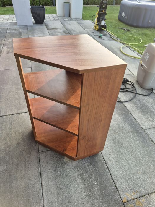 Regał narożny w bardzo dobrym stanie