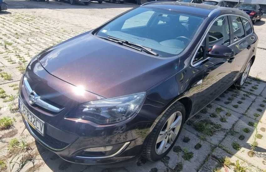 Syndyk sprzeda Opel Astra Sports Tourer 1,4 140KM 2014 r.